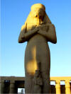 the colossal statue of Pinedjem, in the first courtyard of Kanark